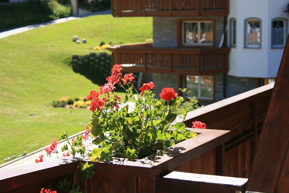 Bed and Breakfast Berghof Garni - The Dom Collection Saas-Fee Exterior foto