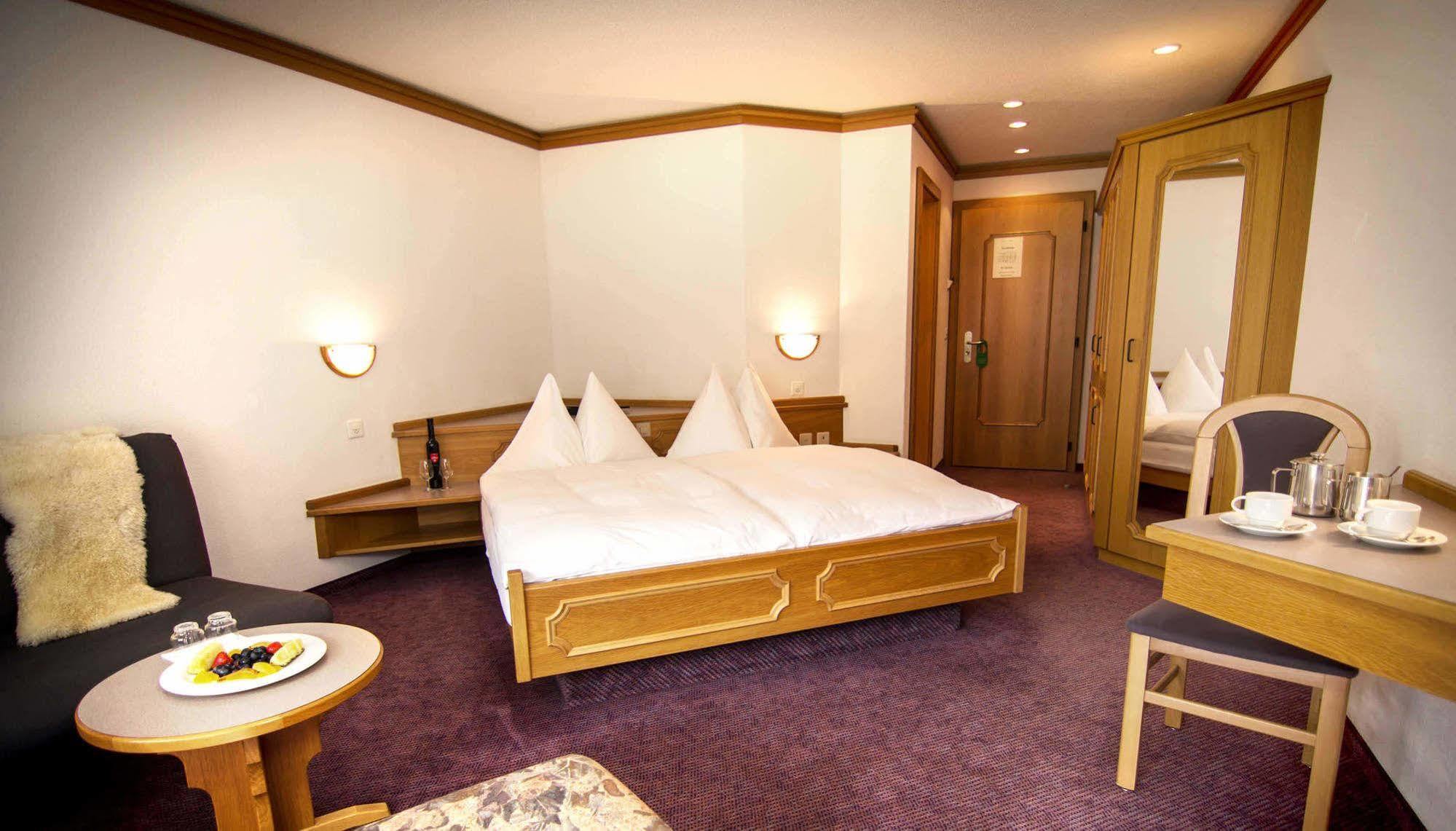 Bed and Breakfast Berghof Garni - The Dom Collection Saas-Fee Exterior foto
