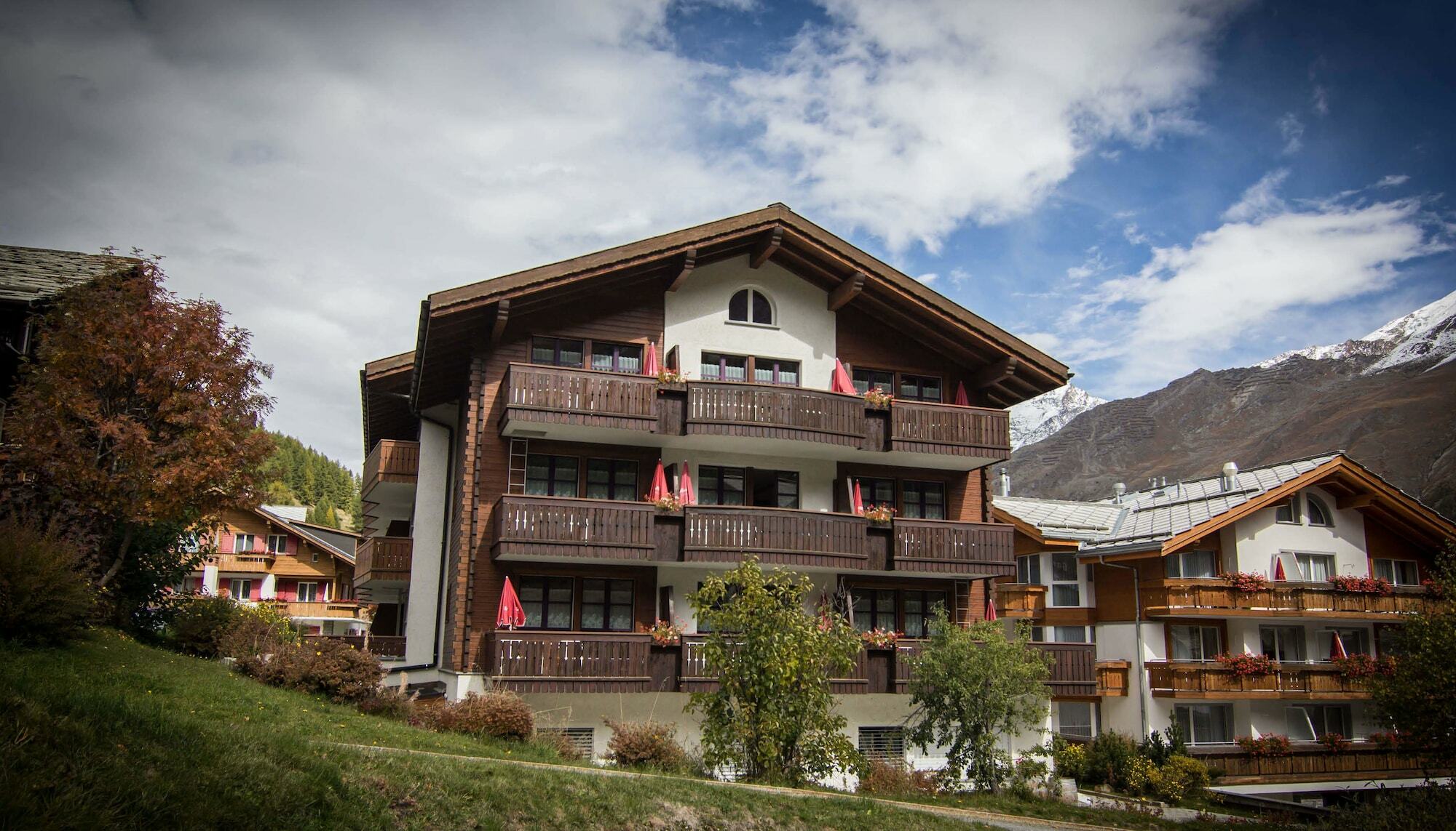 Bed and Breakfast Berghof Garni - The Dom Collection Saas-Fee Exterior foto